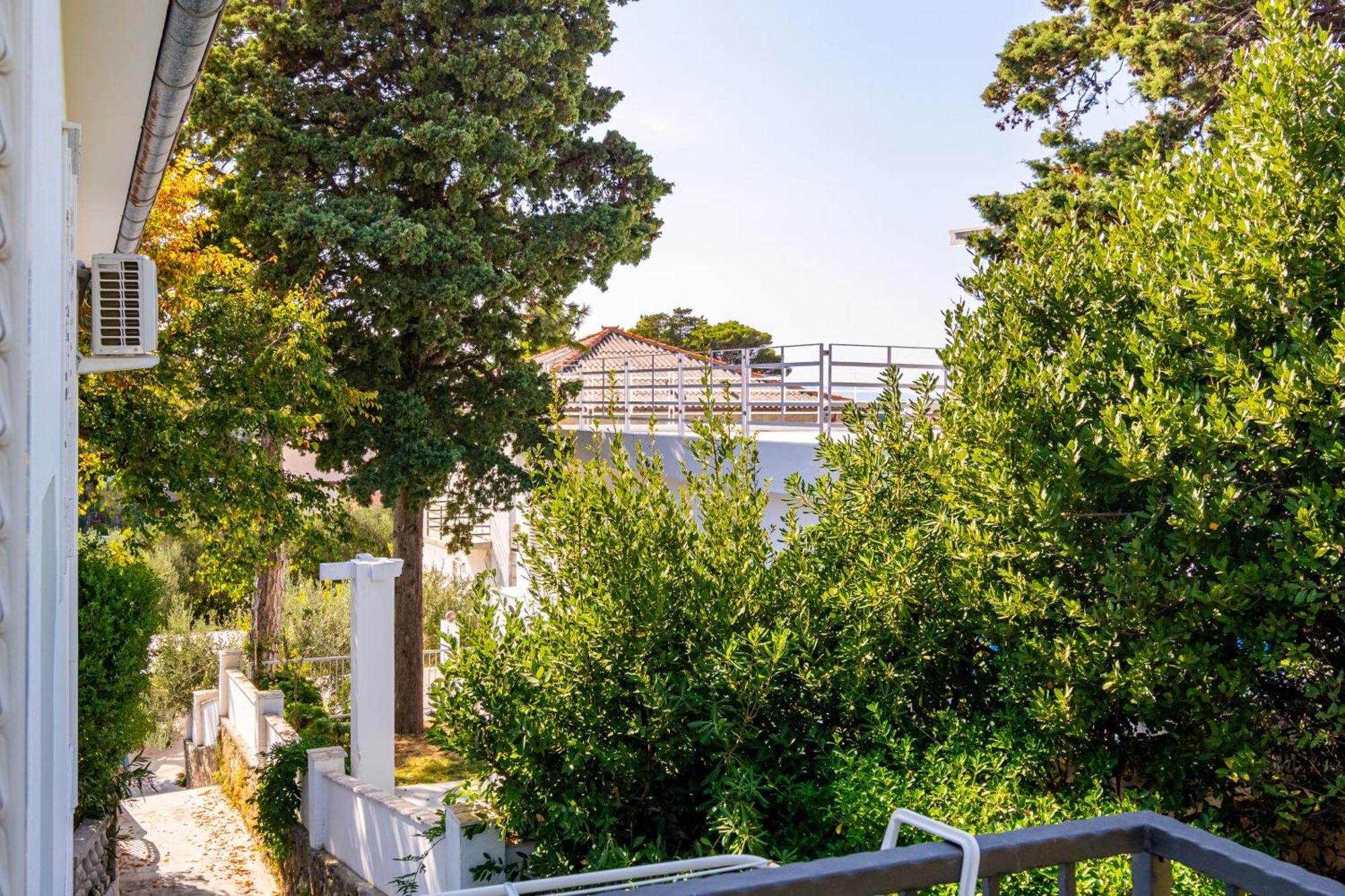 Apartments And Rooms By The Sea Banjol, Rab - 5077 Exterior foto